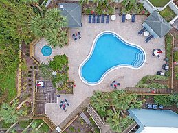 Treetop Beach Condo Sleeps 7!