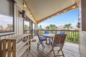 Treetop Beach Condo Sleeps 7!