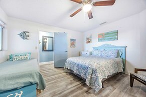 Treetop Beach Condo Sleeps 7!