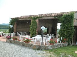 Nice Apartment in Guasticce With Pool