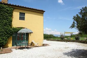 Nice Apartment in Guasticce With Pool