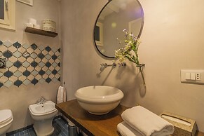 Loppia Secret Garden by Wonderful Italy