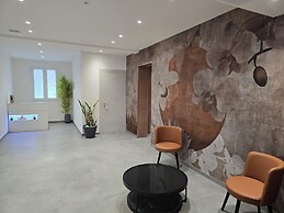 Apho Apartment-Hotel