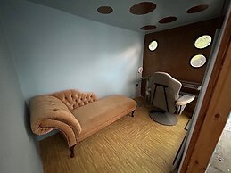 Elegant Retreat: Classic Style and Modern Comfort