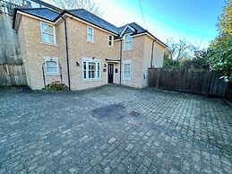 Elegant Retreat: Classic Style and Modern Comfort