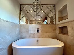 Elegant Retreat: Classic Style and Modern Comfort