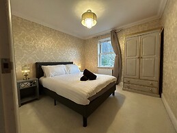 Elegant Retreat: Classic Style and Modern Comfort