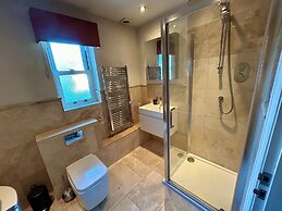 Elegant Retreat: Classic Style and Modern Comfort