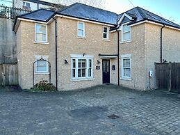 Elegant Retreat: Classic Style and Modern Comfort