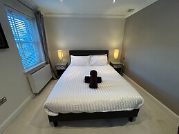 Elegant Retreat: Classic Style and Modern Comfort