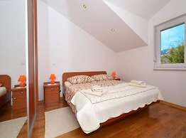 Bright Kaštela Apartment With Balcony and Private Parking