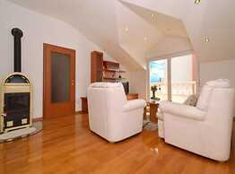 Bright Kaštela Apartment With Balcony and Private Parking