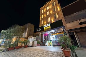 Treebo Premium The Mustard Inn, Lawrence Road