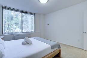 Apt Near Airport in Crystal City