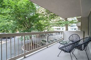 Apt Near Airport in Crystal City