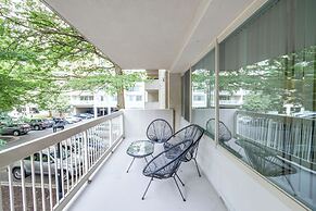 Apt Near Airport in Crystal City