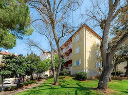 Pretty Apartment Near Golf Course