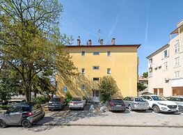 Pretty Apartment Near Golf Course