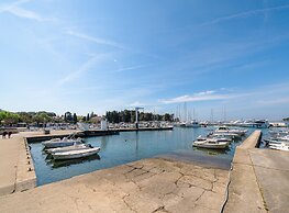 Pretty Apartment Near Golf Course