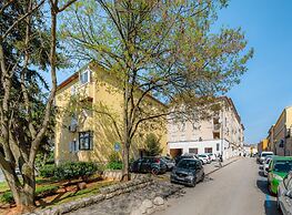 Pretty Apartment Near Golf Course