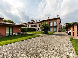 Apartment in Iseo With Pool Views