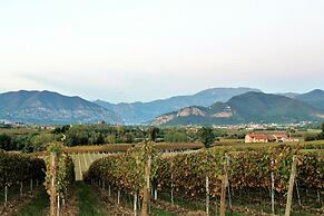 Cosy Apartment in Iseo With Pool