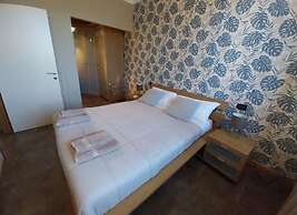 Flat With Swimming Pool and air Conditioning