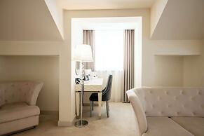 Tresor Le Palais Timisoara, Curio Collection By Hilton