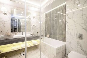 Tresor Le Palais Timisoara, Curio Collection By Hilton