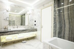 Tresor Le Palais Timisoara, Curio Collection By Hilton