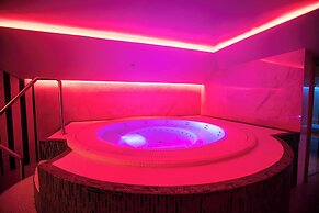 Tresor Le Palais Timisoara, Curio Collection By Hilton