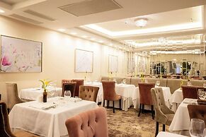 Tresor Le Palais Timisoara, Curio Collection By Hilton
