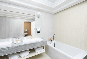Tresor Le Palais Timisoara, Curio Collection By Hilton
