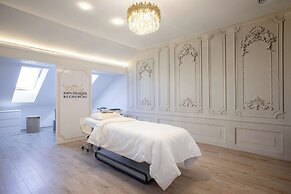 Tresor Le Palais Timisoara, Curio Collection By Hilton