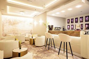 Tresor Le Palais Timisoara, Curio Collection By Hilton