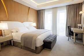 Tresor Le Palais Timisoara, Curio Collection By Hilton