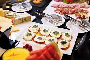 Tresor Le Palais Timisoara, Curio Collection By Hilton