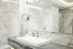 Tresor Le Palais Timisoara, Curio Collection By Hilton