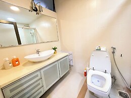 Fahrenheit Suites by Manhattan Group