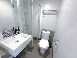 Fahrenheit Suites by Manhattan Group