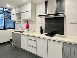 Fahrenheit Suites by Manhattan Group