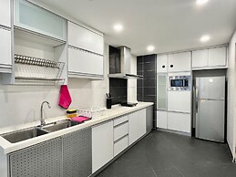 Fahrenheit Suites by Manhattan Group