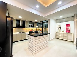 Fahrenheit Suites by Manhattan Group