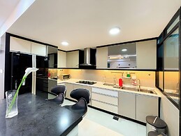 Fahrenheit Suites by Manhattan Group