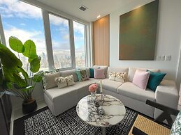 Skyline Luxe Panoramic Suites & towers Toronto