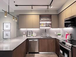 Skyline Luxe Panoramic Suites & towers Toronto