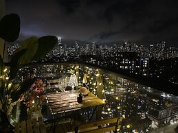 Skyline Luxe Panoramic Suites & towers Toronto