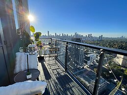 Skyline Luxe Panoramic Suites & towers Toronto