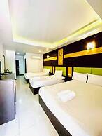 The leaf&pool hostel