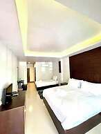 The leaf&pool hostel